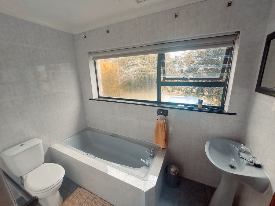 5 Bedroom Property for Sale in Denver Park Western Cape